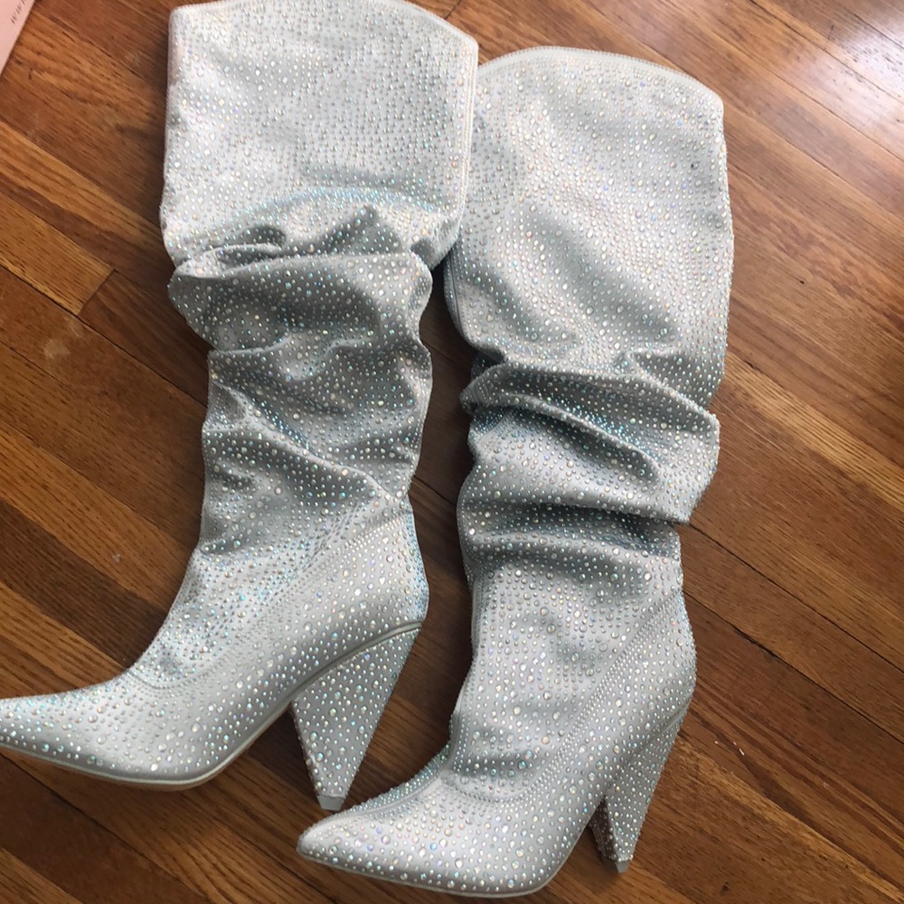 Cape robbin embellished boots